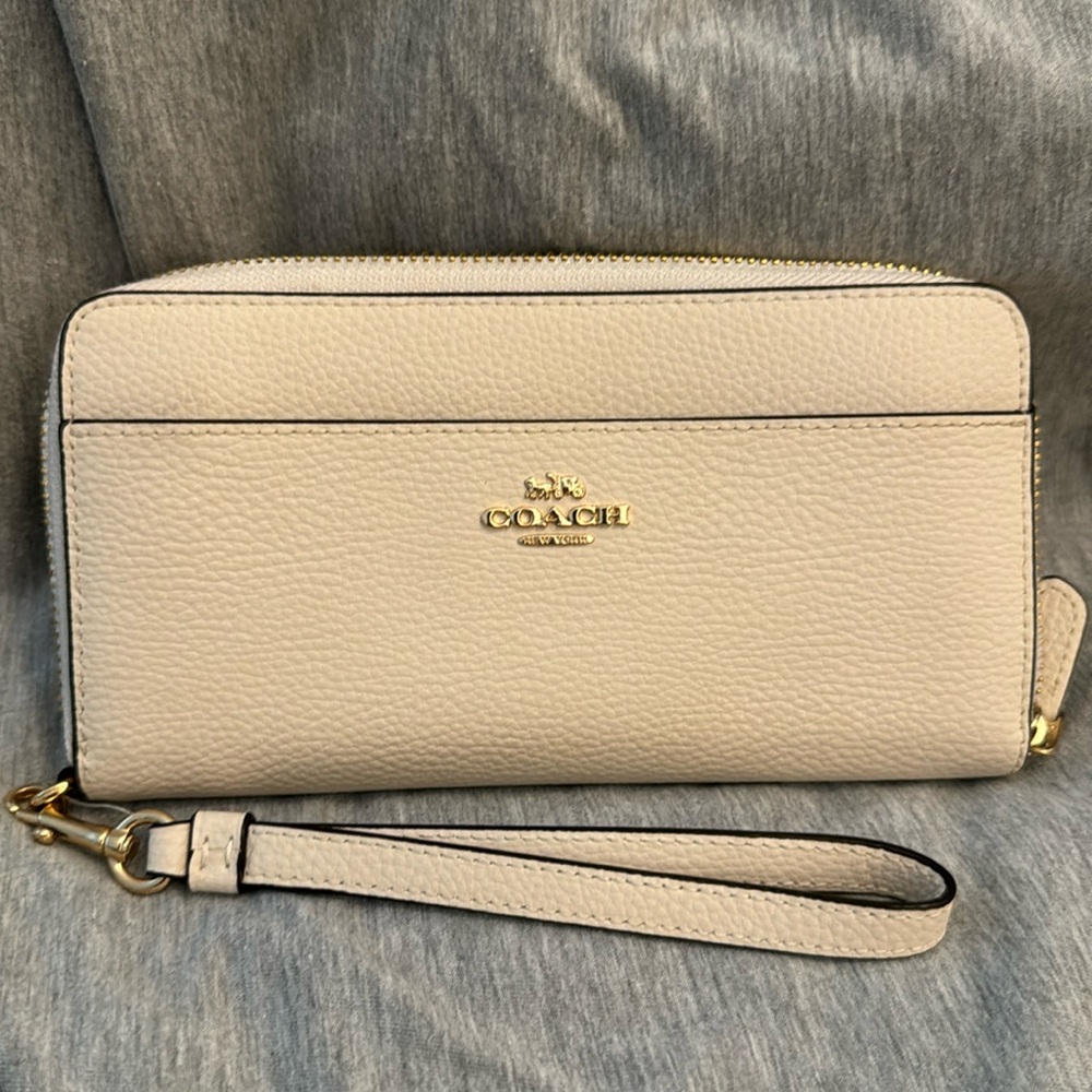 Coach Accordion Zip Wallet/Wristlet